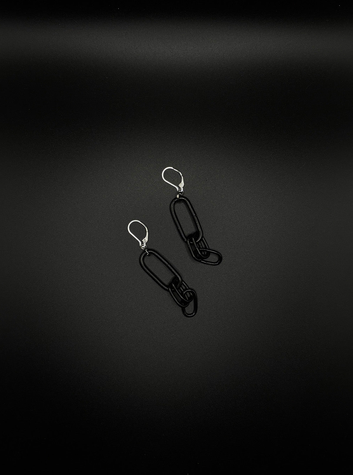 BISM EARRINGS black