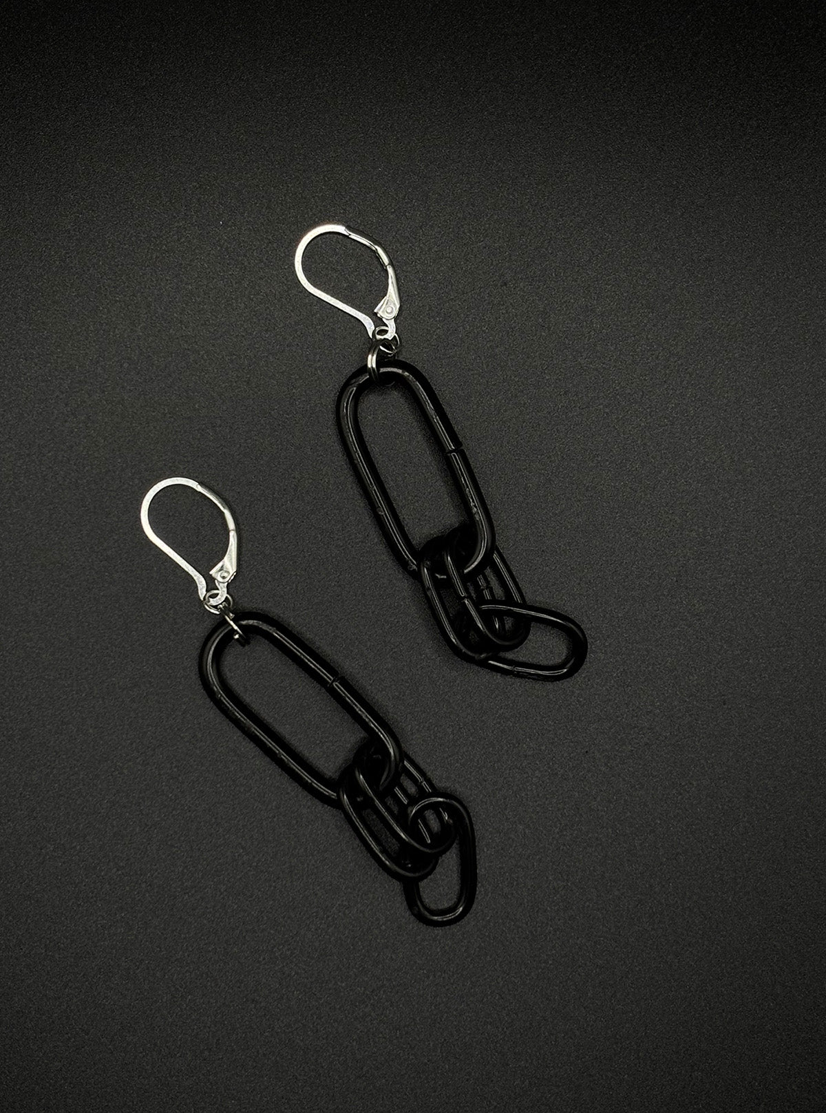 BISM EARRINGS black