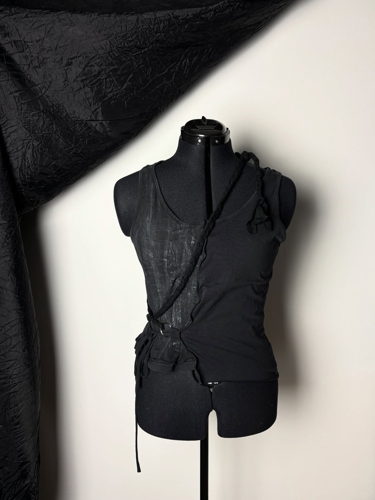 SPLIT TOP 1/2 | black/hand-painted grey