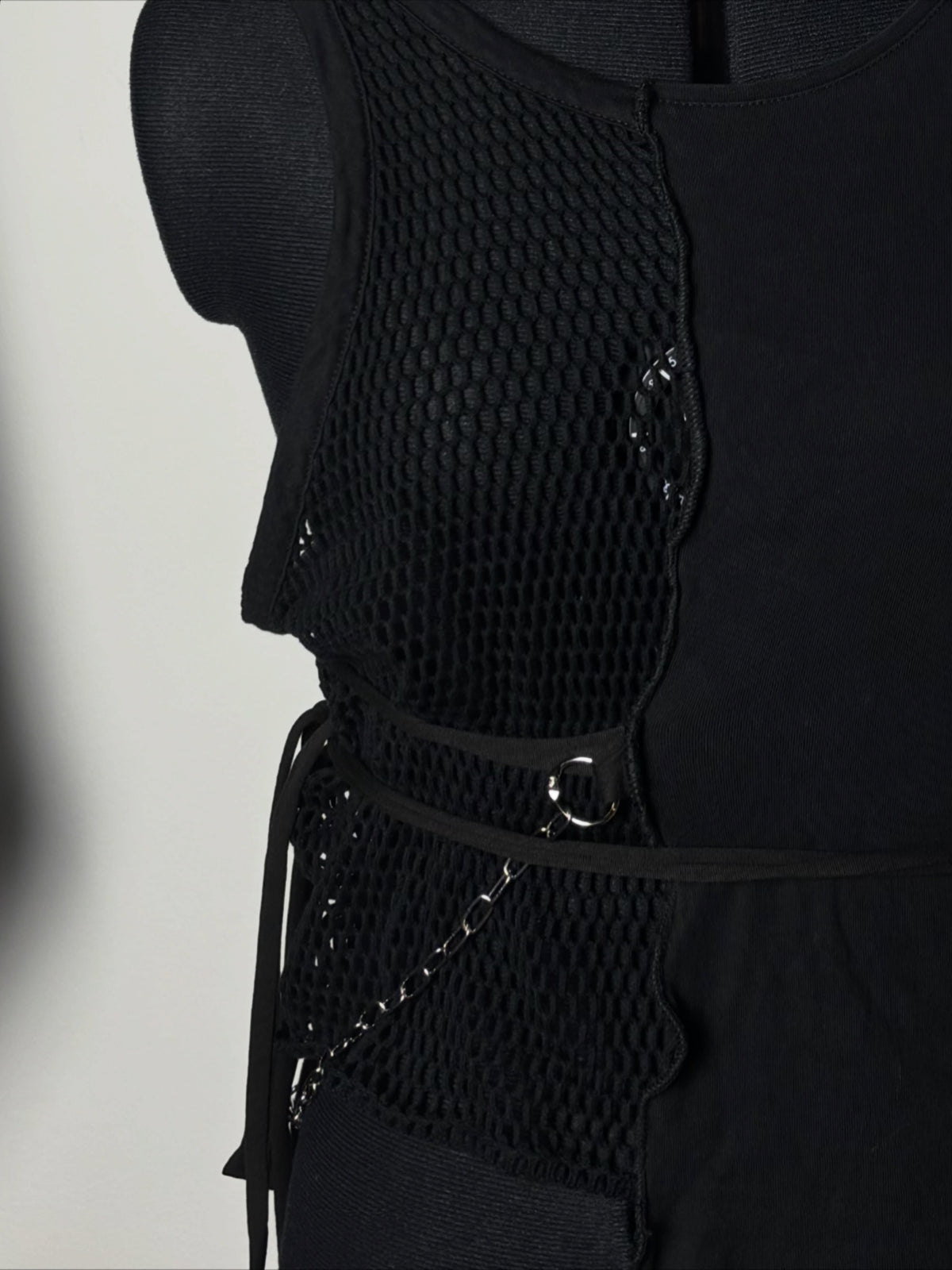 SPLIT TOP 1/2 | black