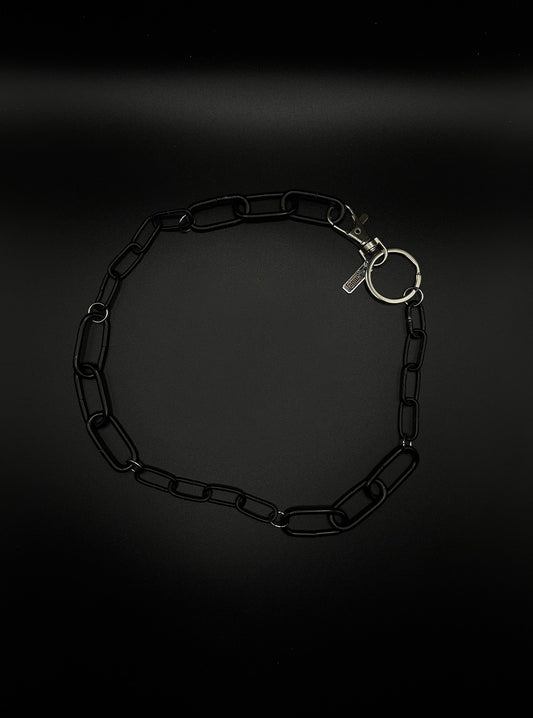 SIXTH SPLIT CHAIN black